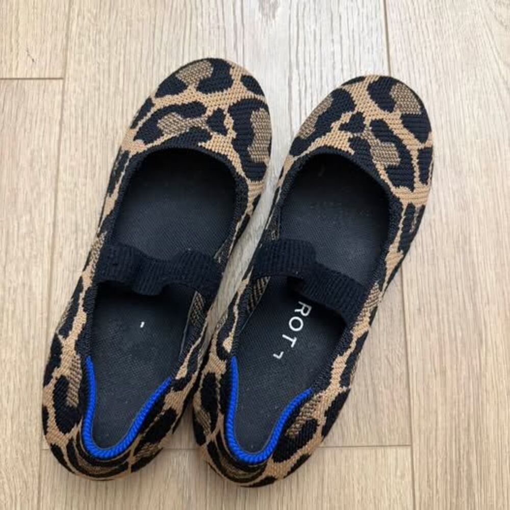 Rothy’s kids size 2 youth leopard print Mary Jane’s